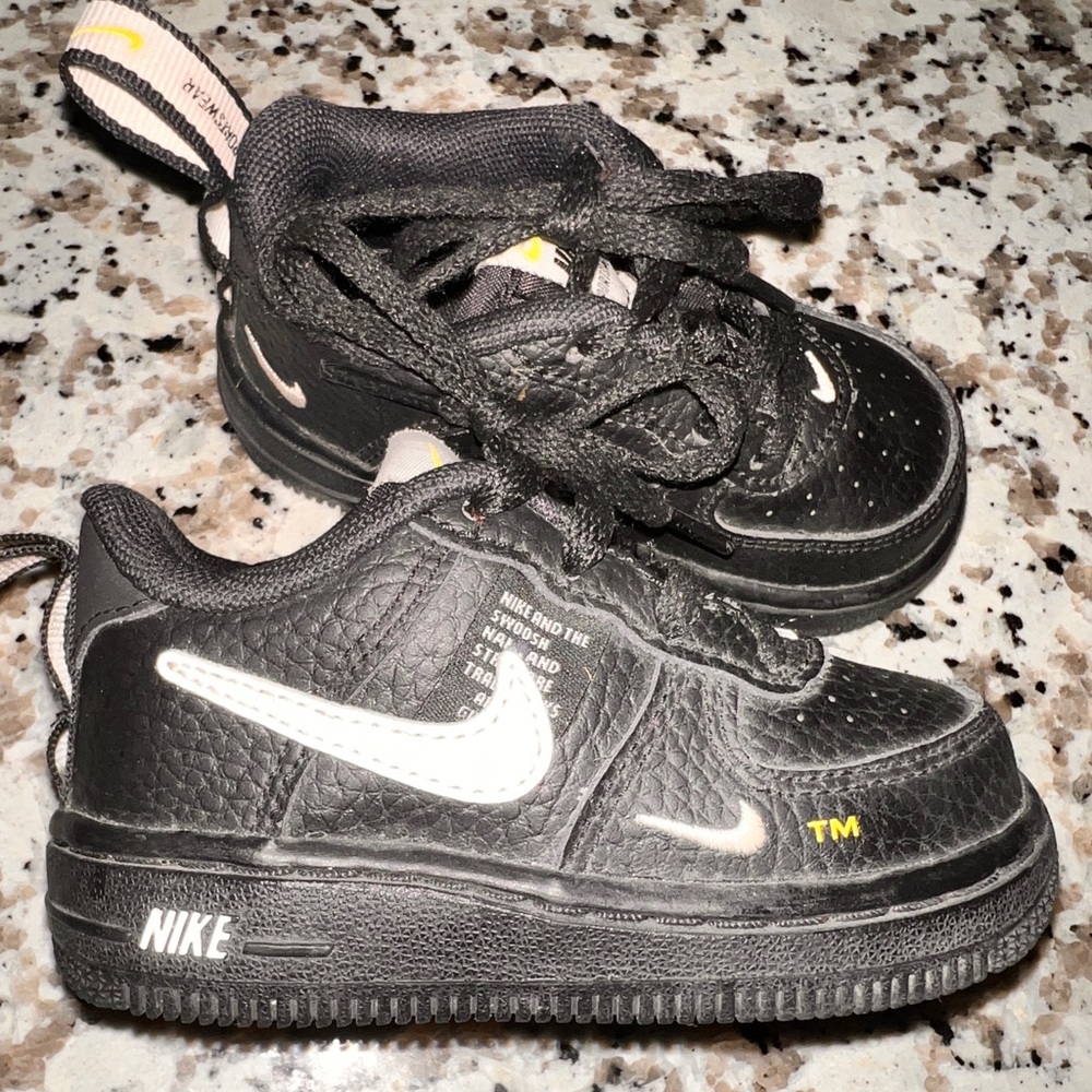 Black Nikes Size 5
